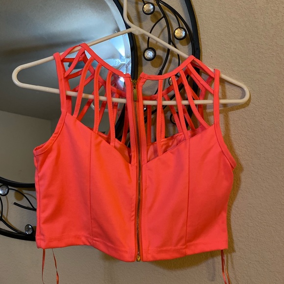 Hot pink crop top - Picture 2 of 3